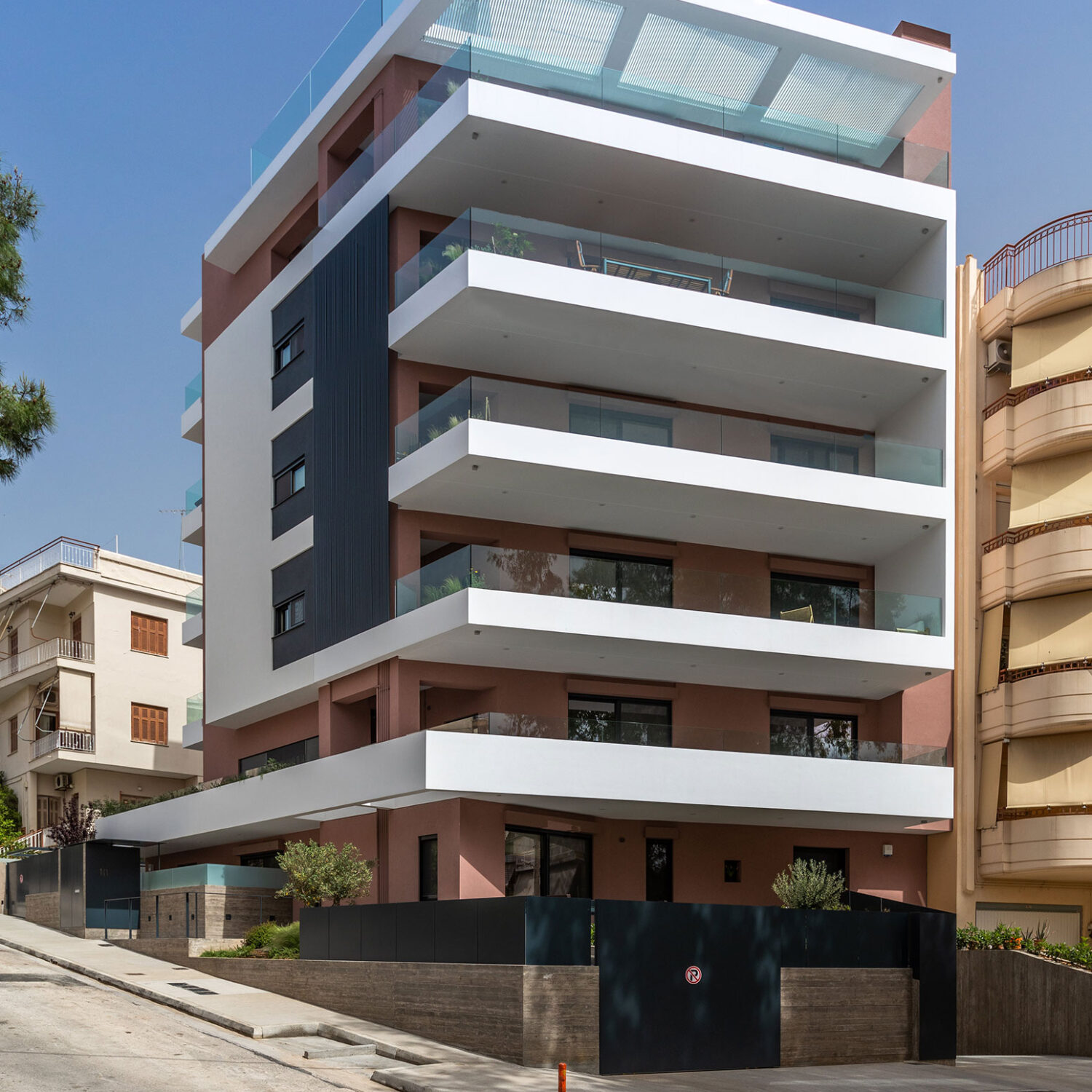 Alimos 4 apartment building by Axiacon